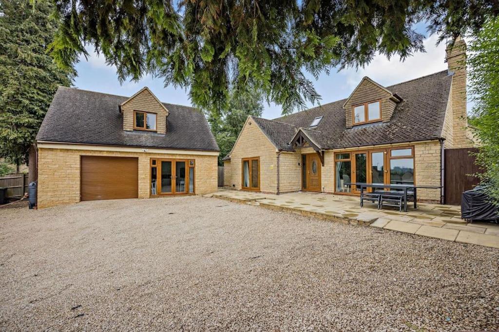 Beautiful 4-5 Bedroom Village House With Rural Views Salford  Exterior photo