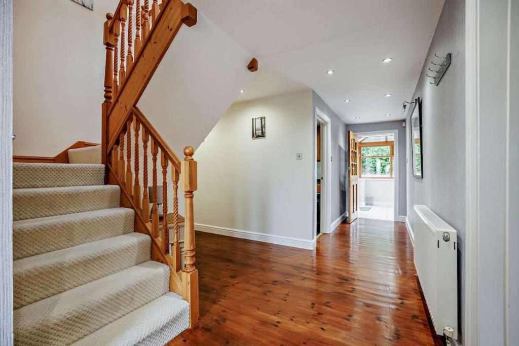 Beautiful 4-5 Bedroom Village House With Rural Views Salford  Exterior photo